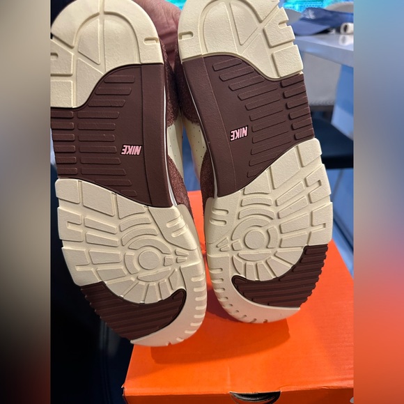 Men’s Nike Air Trainer 1 Cream and Brown Sneakers Classic Design 9.5 NIB - Picture 6 of 7